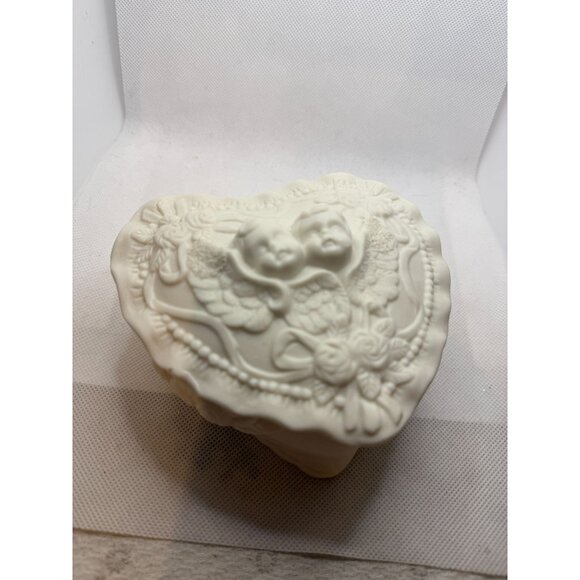 Heart-Shaped Ceramic Trinket Box With Cherub Design & Lid 5x5 Inches Cream White - Picture 6 of 7